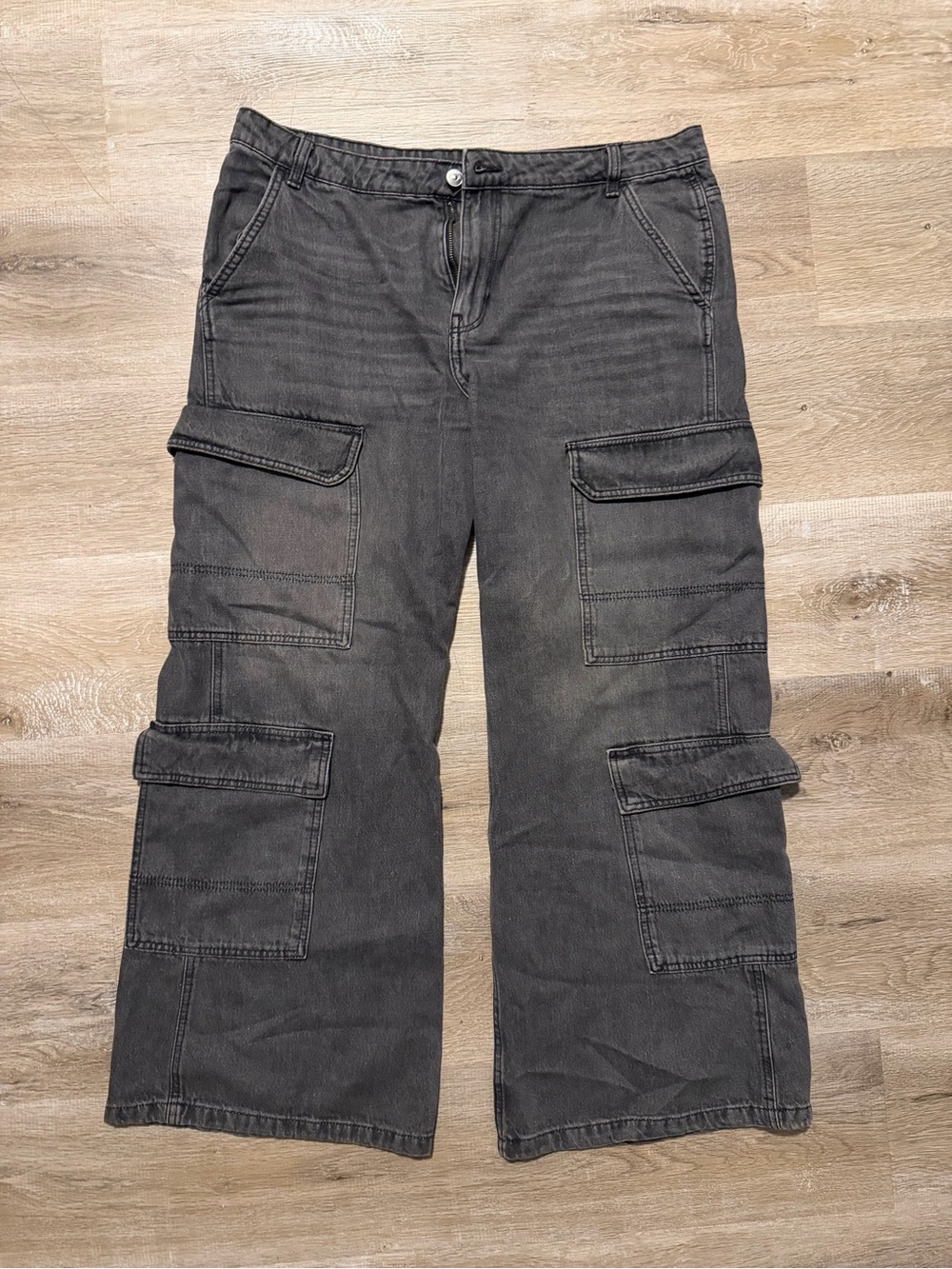 H&M Wide Leg Cargo Jeans in Faded Black